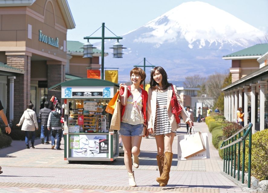 Gotemba Outlets - Địa điểm tham quan và mua sắm không thể bỏ qua ở Nhật Bản
