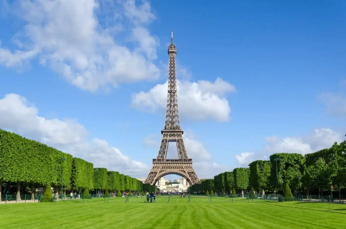 Tháp Eiffel: Biểu Tượng Nổi Tiếng Của Thủ Đô Hoa Lệ Nước Pháp