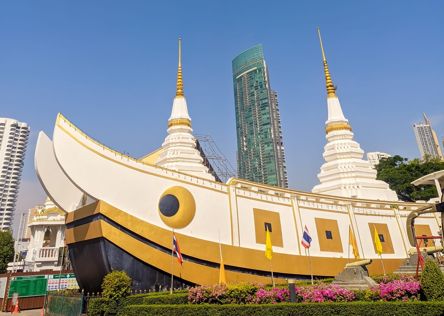 Chùa Thuyền Thái Lan - Wat Yannawa cổ kính giữa lòng thủ đô Bangkok
