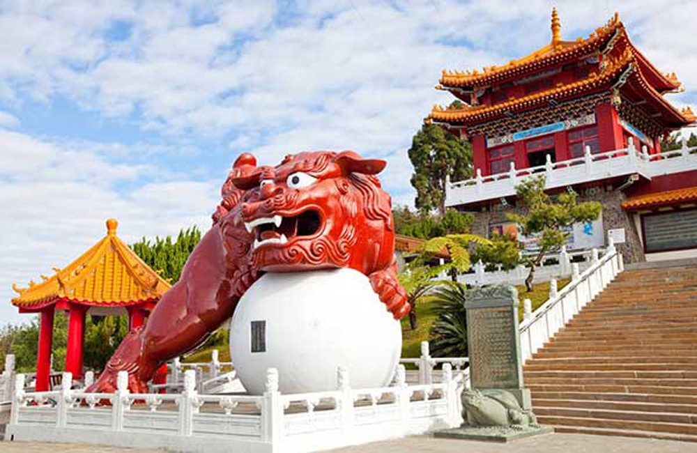 V&otilde; Văn Miếu Đ&agrave;i Loan: Nơi t&ocirc;n nghi&ecirc;m b&ecirc;n hồ Nhật Nguyệt thơ mộng