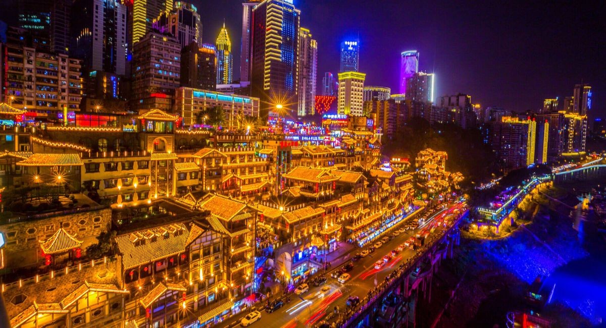 Chiêm Ngưỡng Vẻ Đẹp Lung Linh Của Phố Cổ Hồng Nhai Động Ở Trùng Khánh