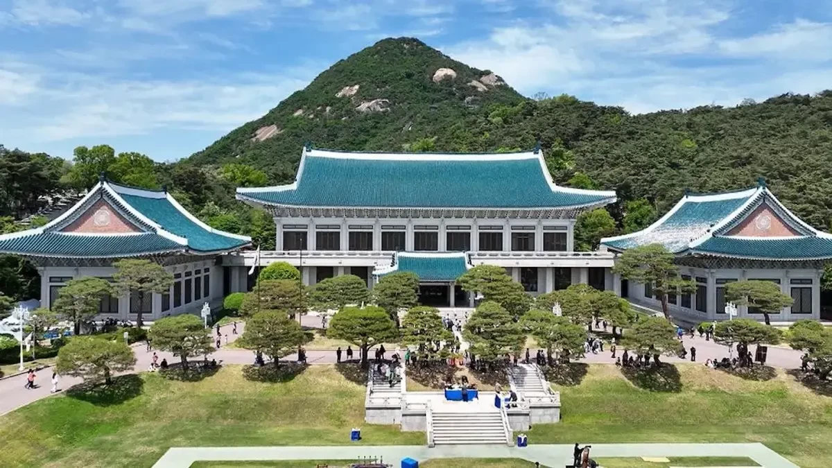 Nh&agrave; Xanh H&agrave;n Quốc (Blue House): Trung T&acirc;m Ch&iacute;nh Trị V&agrave; Biểu Tượng Quyền Lực  Của Seoul